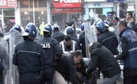 Li Aksarayê navenda HDPê rastî êrişê hat